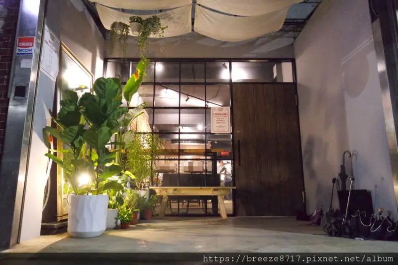 KONZY KAVA｜布幔光影夜美咖啡館【台北市】