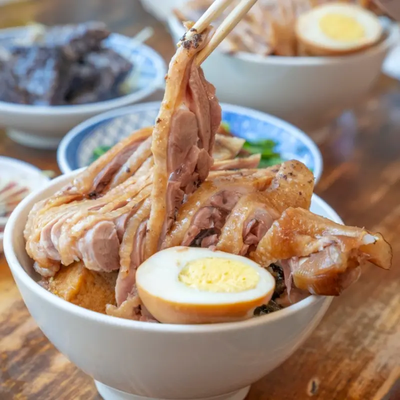 台南美食 鳳姐鴨肉飯｜隱藏版鴨腿飯必吃，每天限量販售！！賣玩就沒有了 · 算命的說我很愛吃