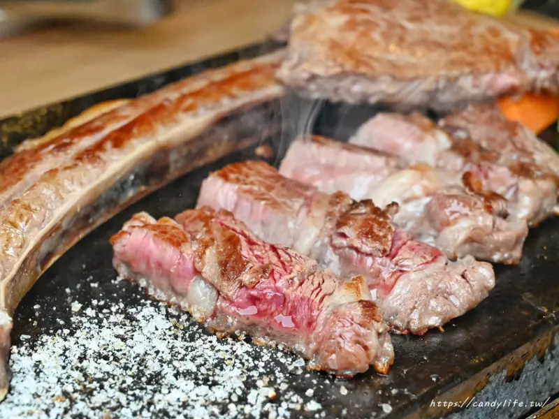 鼎岩石板岩燒牛排│台中岩燒牛排自助吧吃到飽，還有經濟套餐，最低只要200元起～