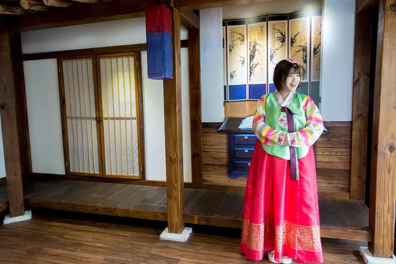 推薦 台中 北屯區 韓式料理 ｜非常石鍋  份量超大 小菜飲料吃到飽 . 消費雙人套餐免費穿韓服 精緻佈景拍照超有fu