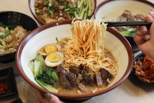 台中美食｜牛佬牛肉麵專門店-大骨熬製特色高湯，份量大碗CP值爆高