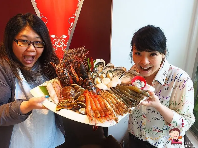 中壢好市多附近新開的氣派火鍋店，有日本山形A5和牛還有鱘龍魚可以吃