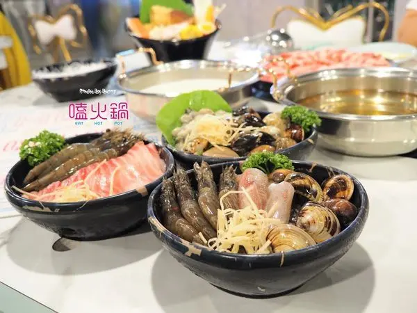 【台北美食】嗑火鍋 西門町網美系火鍋店 / 超萌超療癒牛奶熊泡湯 限量贈送