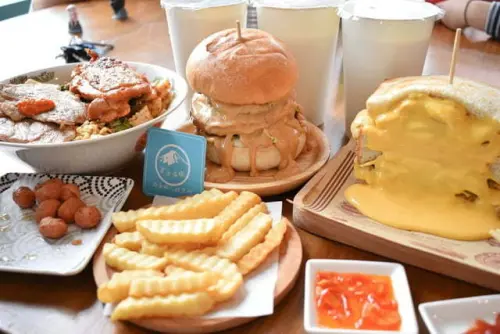 三峽早午餐推薦。富士商號。浮誇系的沙瀑土石流。雙牛花生熔岩堡。武田信玄炒泡麵