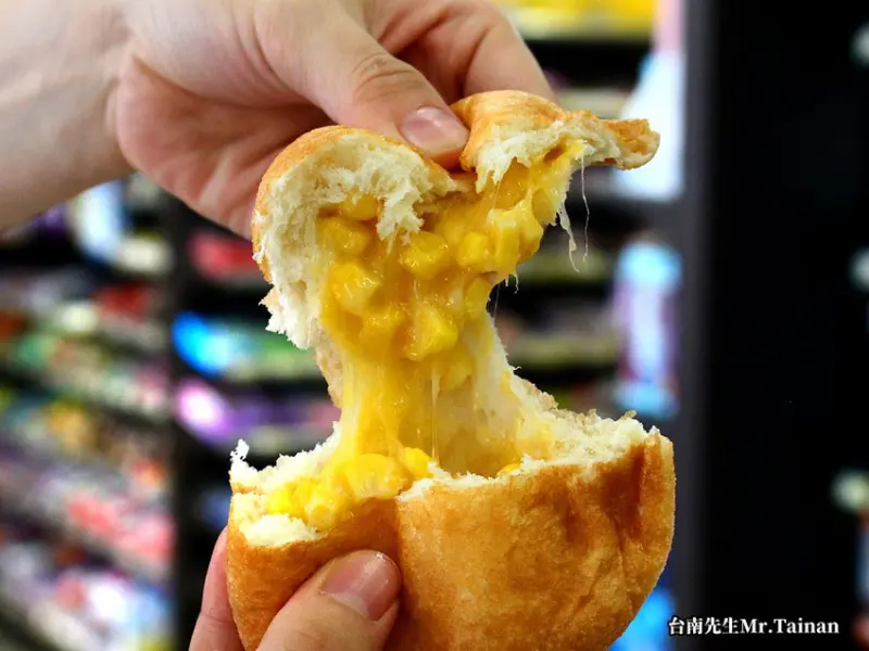 台南甜甜圈／限量供應晚來吃無／手揉麵糰當天備料／100元吃飽吃滿／在地人下午茶就愛這一味