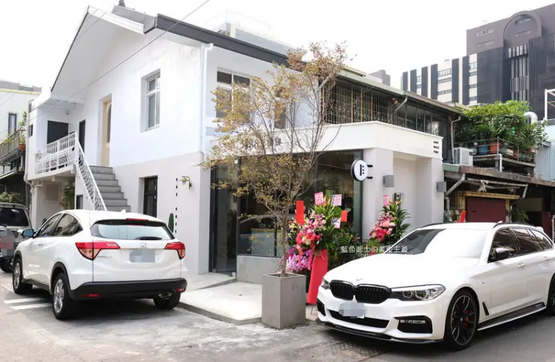 台中西區│8豆珈琲-好拍純白色系設計，來自南彰化小鎮的8豆咖啡，近台中美術館 - 藍色起士的美食主義