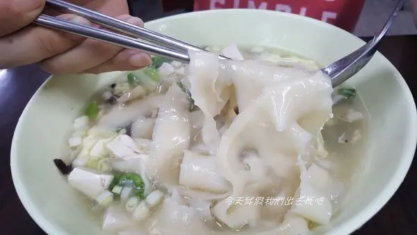 樂饕美食刀削麵。終於被我找到刀削麵了。精誠夜市周邊美食。