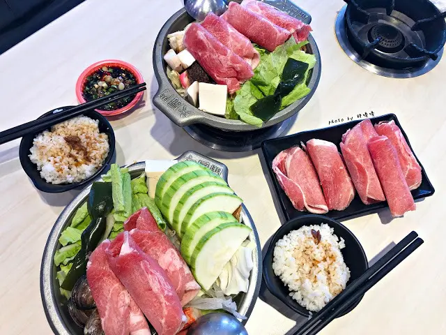 【台中 后里】六扇門時尚湯鍋⚡⚡連鎖平價小火鍋，28種鍋物任你選，白飯、滷肉飯、飲品、冰淇淋、爆米花吃到飽！
