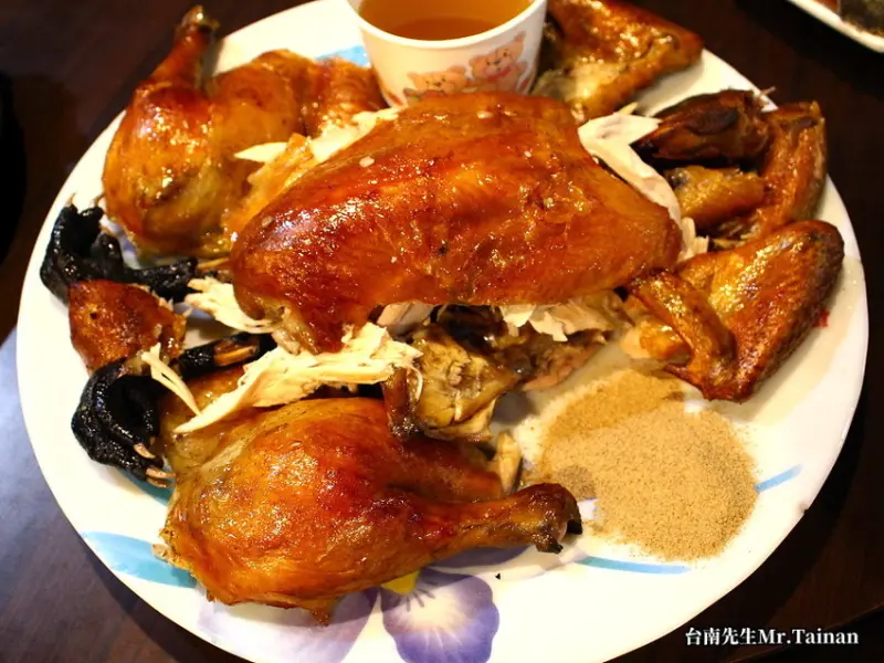 台南甕缸雞／嚴選食材現點現做／用料實在CP值高／白飯+冰棒+明治冰淇淋內用免費吃到飽／宴席合菜適合團體聚餐／附設專屬停車場與KTV包廂