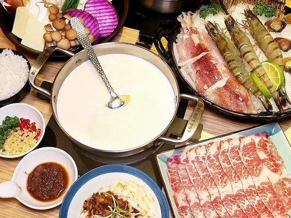 鬼椒一番鍋 大坪林店 - 新北新店小火鍋推薦，多種濃郁夠味湯頭搭配新鮮菜盤和精緻肉品、海鮮，偶爾想吃鍋就來找這一味