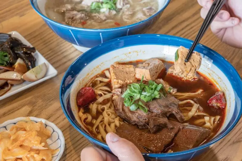 高雄新興｜捷記小麵館-簡單的湯頭最討人喜愛,改變對麵食的想像