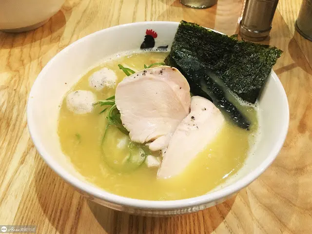 【台北萬華】Totto Ramen 鳥人拉麵 西門店 | 低脂厚切雞肉叉燒 雞白湯頭濃郁鮮甜不死鹹 炸餃子必點
