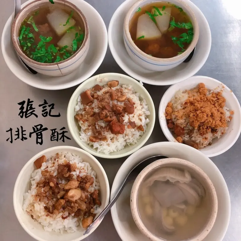 | 高雄美食 | 銅板美食最愛古早味米糕.肉燥飯.各式湯品/張記排骨酥