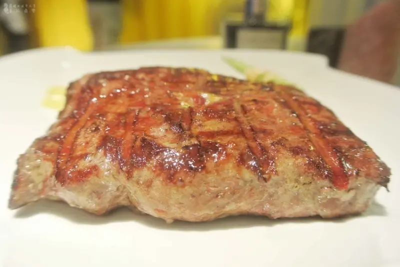 すてき極好河牛 不沾醬也能品嚐肉質鮮度 河牛滷肉飯 平日限定便當  