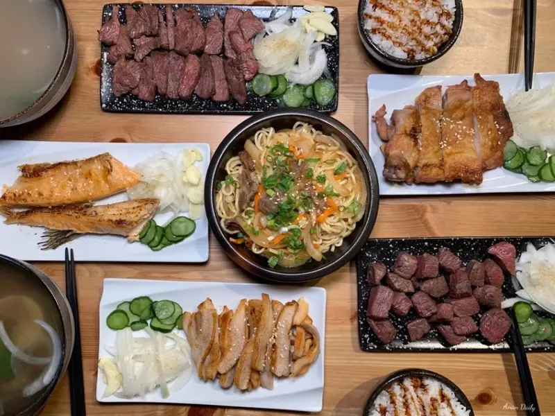 | 高雄美食 |牛肉無敵鮮嫩吃一口就讓人意猶未盡的平價牛排/普拉斯原創牛排-建工店