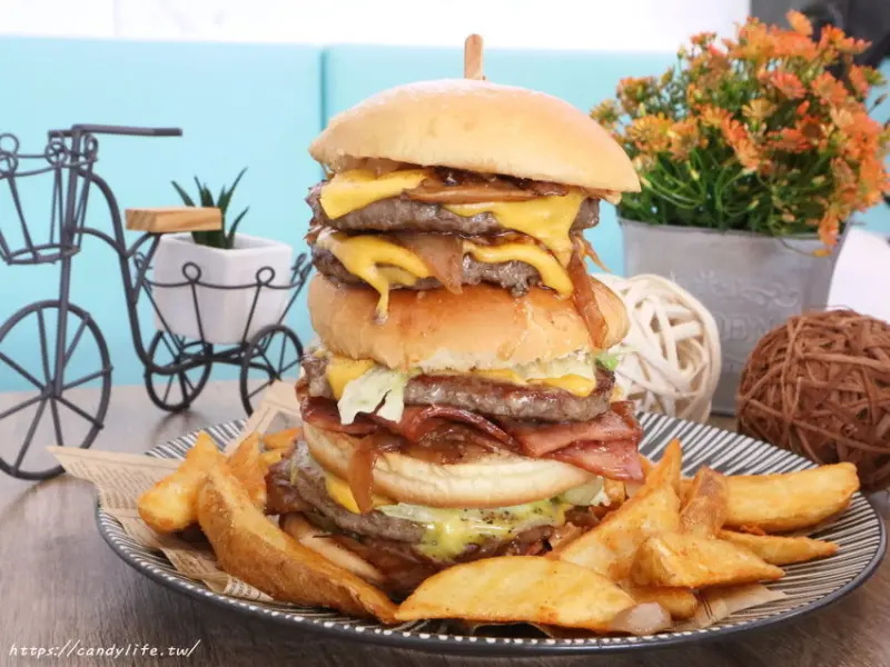 日初饌輕食工坊│台中人氣早午餐，爆炸大魔王漢堡20公分高，還有超大份量早午餐讓你飽到不要不要的！