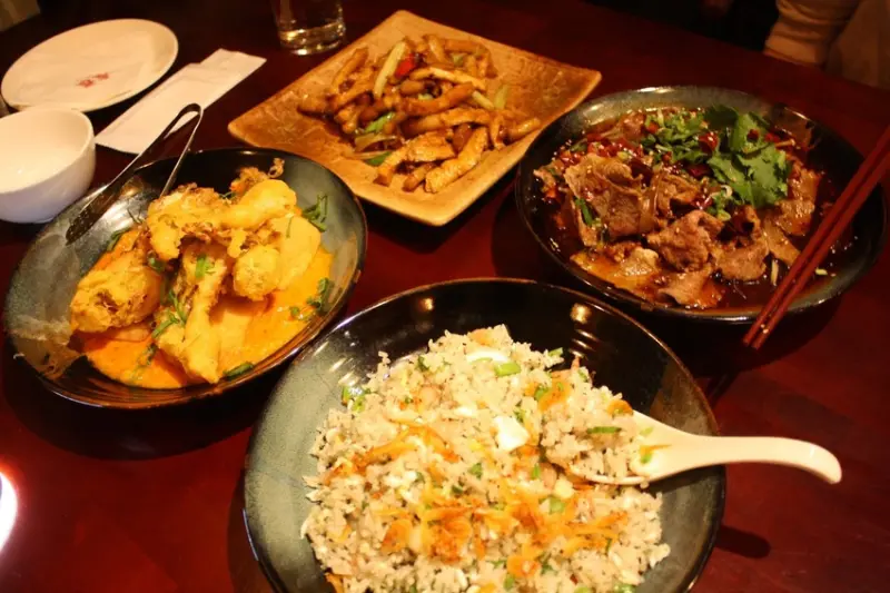 【東區中餐廳推薦】台北市松山區美食:青樓-市民大道上適合聚餐小酌的餐酒館,濃濃的中國風讓人融入其中