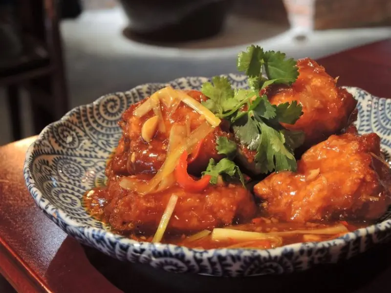 青樓｜市民大道新開幕！專業團隊打造古意盎然中式餐酒館！多道獨創中式創意料理！必點招牌星洲辣子軟殼蟹和XO蝦漿油條！台北東區中式料理推薦、台北東區餐廳美食推薦、台北東區餐酒館推薦、東區中餐廳推薦