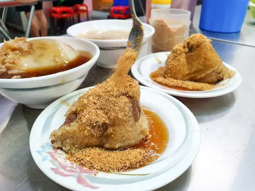 【高雄深夜美食】北港謝家肉粽 24H 免費花生粉隨便你加到爽