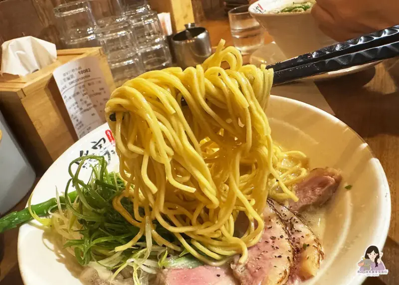 【士林美食】隱家拉麵士林店附菜單，人氣排隊拉麵，士林限定鴨白