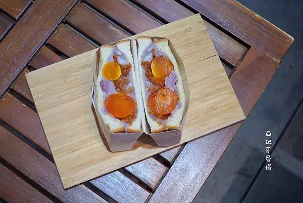 BBC早午餐俱樂部｜超浮誇芋泥鹹蛋肉鬆三明治！還有不可錯過的鮮嫩黑豚套餐～南京三民站早午餐推薦、松山區早午餐推薦。