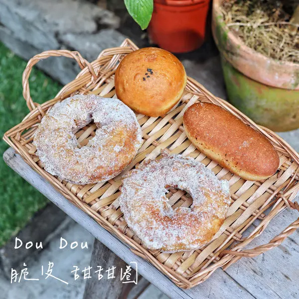 【嘉義x食記】脆皮 dou dou 甜甜圈。老宅童趣風。銅板價甜點。