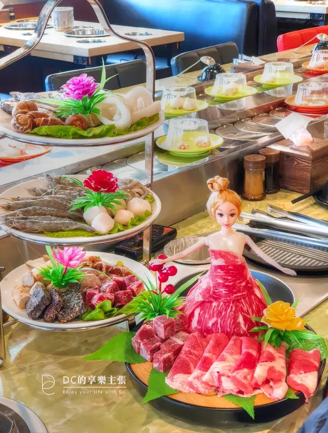 台中美食 九牛一鍋 台中西屯火烤兩吃吃到飽 鮮肉芭比 燒烤三層盤 豪邁上桌 699元無限放題