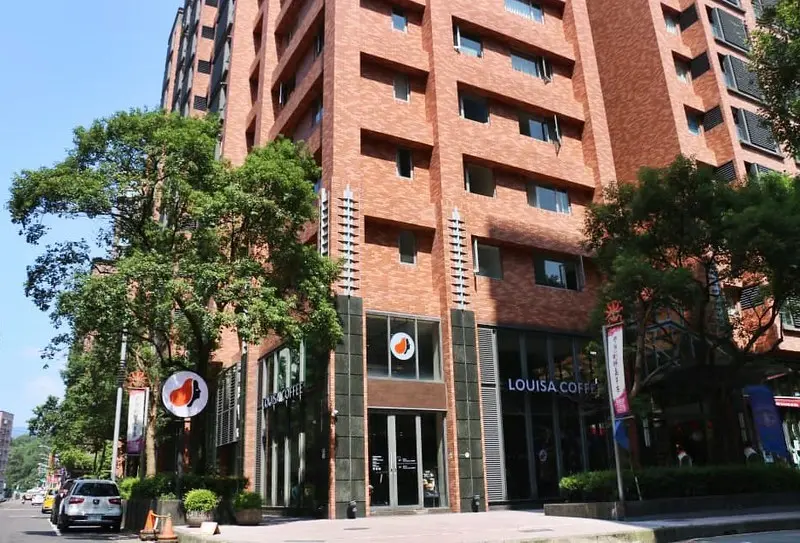 『Louisa Coffee 路易莎咖啡(汐止夢想社區門市)』不限時咖啡廳推薦，免費WIFI無線上網，提供電源、冷氣，下午茶，甜點，菜單價位