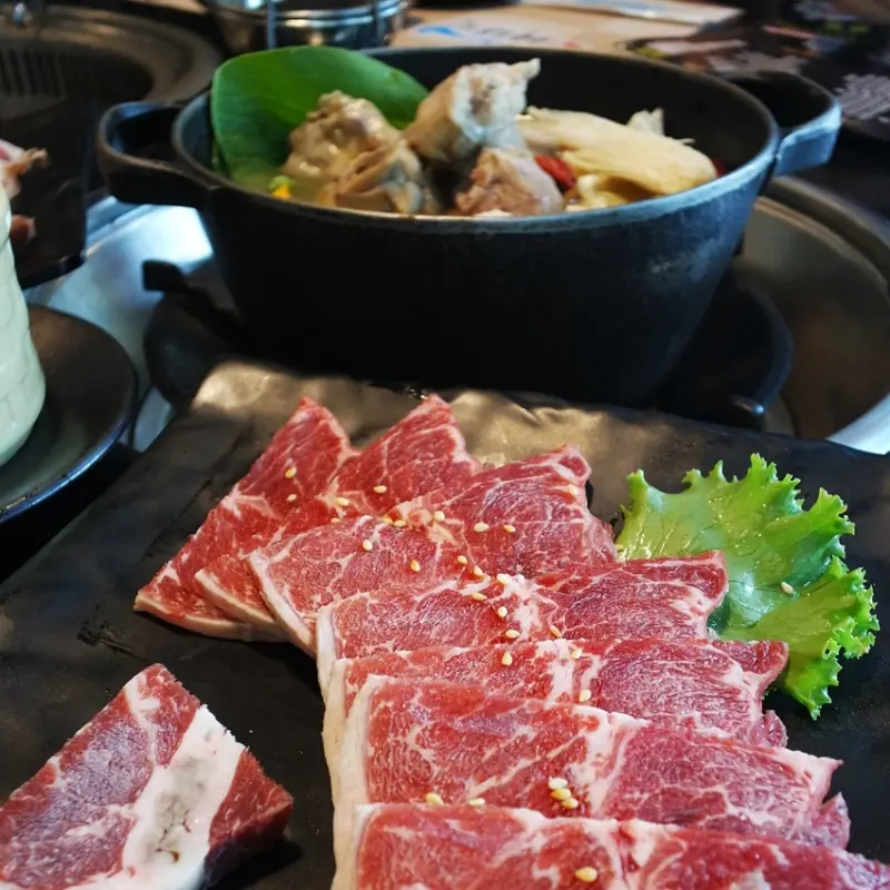 【好食分享】新竹燒肉神保町竹北館,複合式燒烤吃到飽,秋冬來這裡還能吃麻油雞,歡樂聚餐首選