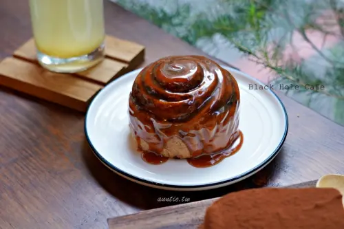 【台北】黑洞珈琲 細緻濃郁大人的提拉米蘇 誘人美式肉桂捲 公館巷弄咖啡廳推薦