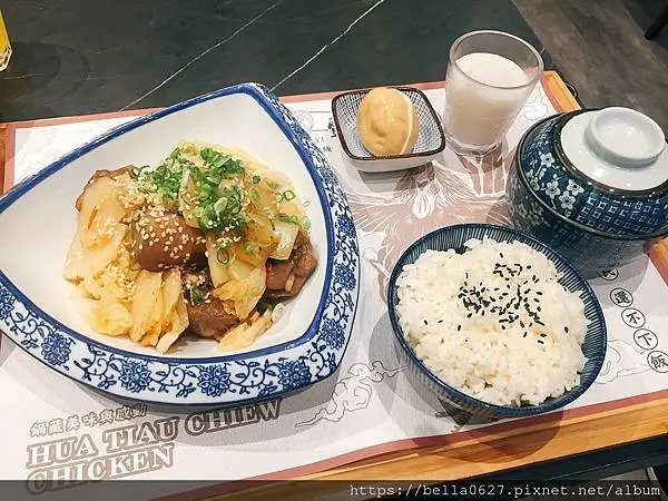 2020美食推薦【台南-時懿】黃燜雞米飯來自山東的歷史名菜。獨門醬汁用煲湯乾三種料理方式呈現不同味蕾的風味鮮美口感~