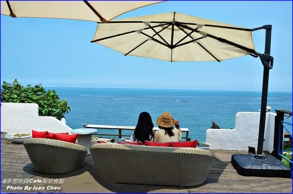《三芝海景咖啡館》淺水灣最美的咖啡館/無敵海景觀賞夕陽絕美咖啡館/必點招牌料理-比臉還長超浮誇豬肋排『夢想地圖Cafe海景會館』
