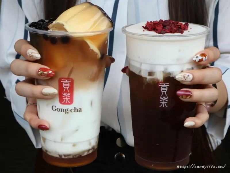 貢茶13年周年慶！10/11-13招牌奶蓋茶全系列買一送一，10/14-17消費滿99元再送馬克杯～