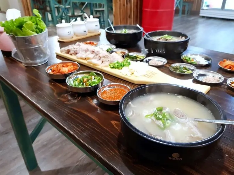 《高雄美食》小月豬肉湯飯專賣店❤釜山經典美食~暖心暖胃的湯補料理｡