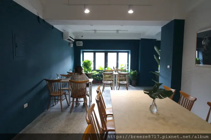孔雀咖啡 Peacocks Coffee｜迷人孔雀藍咖啡館【台中市】