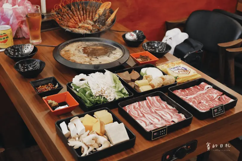 台北中山區 嗨蝦蝦 三杯醉蝦石頭鍋｜使用三杯蝦最為基底，搭配上超多高級食材吃到飽，一人只要699！