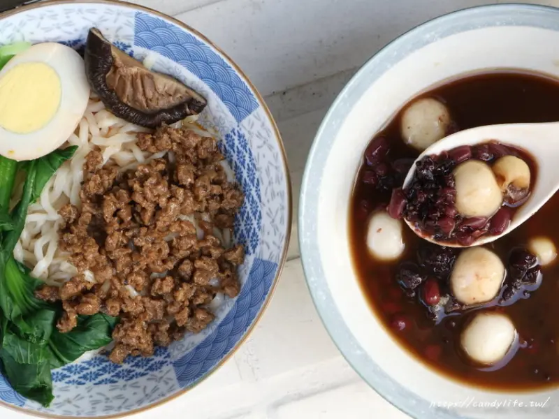 南國紅豆精誠店新開幕，超美純白色裝潢，除了招牌甜湯外，還多了招牌乾麵、米糕及甜點～