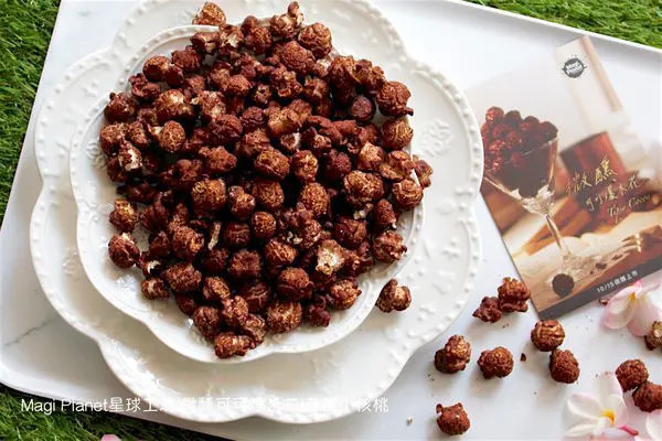 【團購美食】Magi Planet星球工坊-微醺可可爆米花。當白蘭地、高粱酒、巧克力界的愛馬仕（法芙娜可可粉）遇上Magi Planet星球工坊爆米花，那令人回味無窮的酒香，微醺的甜蜜組合，一吃就上癮