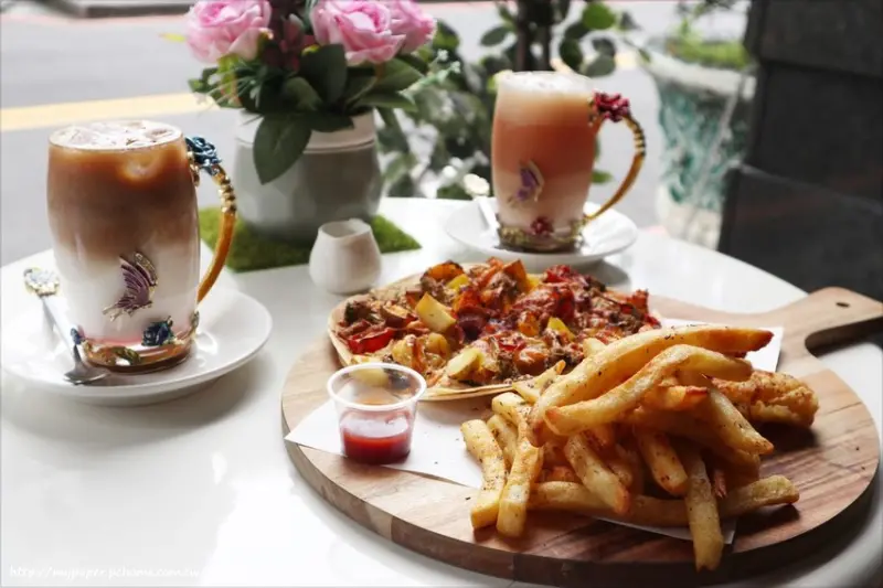 【Miss Rose Cafe】松露橙香脆烤餅下午茶~板橋美食推薦 江子翠下午茶 不限時咖啡廳 結合異國料理的美味餐點