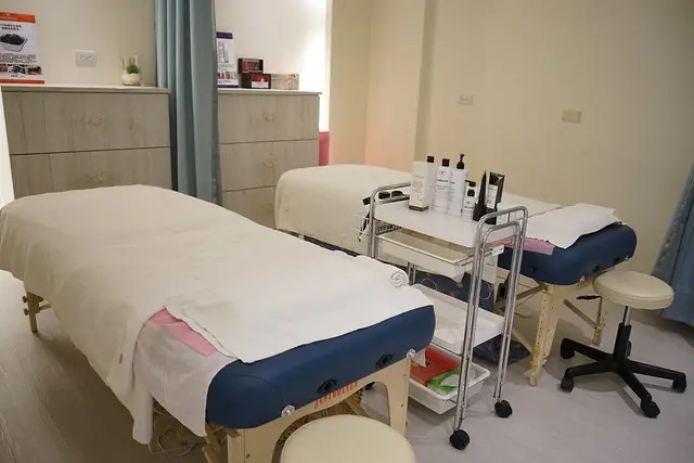 Lazyblue 懶青子光采護膚中心