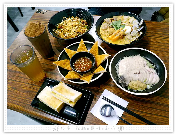 [台南食記] 寶貝老闆新加坡叻沙麵~新菜單之酸辣海陸雙拼麵、炒粿條、月亮蝦餅！台南叻沙麵推薦！(東寧店)