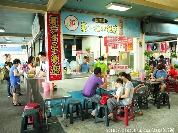 【美食特搜。屏東市】(郭)夏一跳早餐店。西市場隱藏版早餐 麥香雞夾蛋土司 奶茶 紅茶 傳統美味一賣超過30年