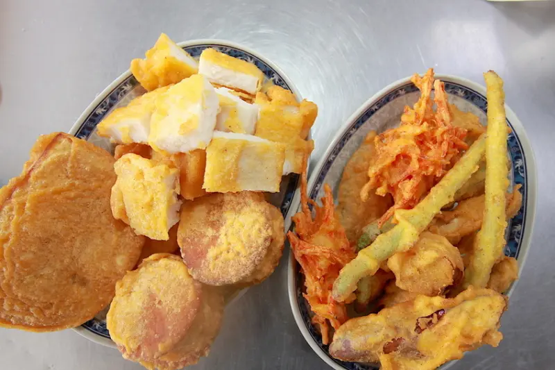 吃。高雄｜楠梓區。楠梓火車站周遭美食，台灣傳統炸物の下午茶，整體口感美味定價合理，值得樂天小高推薦給您品嚐「旺月白糖粿」。