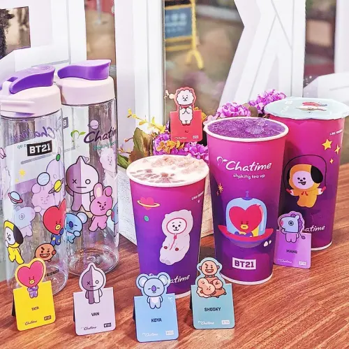 { 飲品 } 大尖叫～是韓國宇宙明星BT21耶!!!💜日出茶太Chatime 超強聯名必收周邊🌌🛸✨書籤磁鐵 環保杯提袋 運動隨手瓶