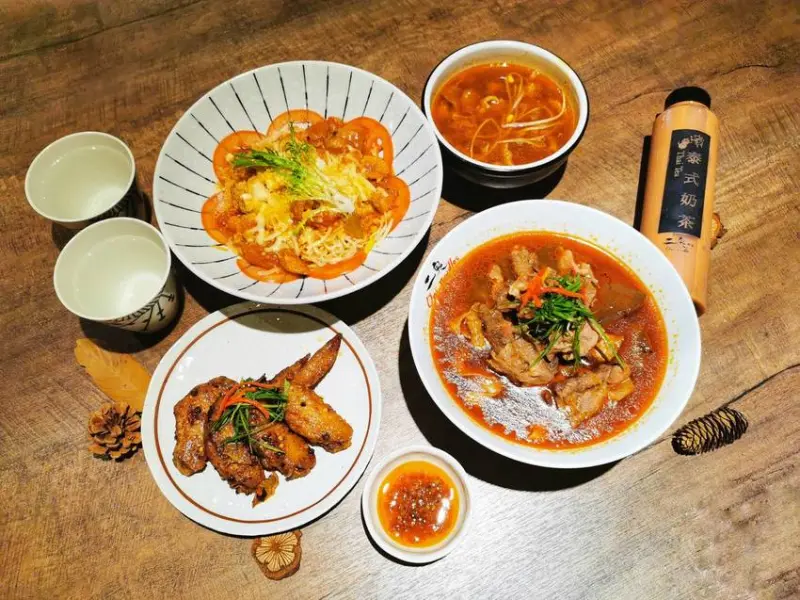 三重台北橋捷運站美食 二鬼麵鋪 不同於傳統的創意麻辣湯麵.乾拌麵的超人氣麵店