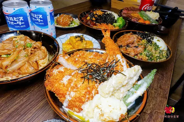 [食記] 新竹東區-四葉燒肉 丼物專門店 CP值高的平價丼飯 $220的天丼有炸牡蠣 炸蝦 豬排 玉子 炭香豐富的炙燒乾拌拉麵