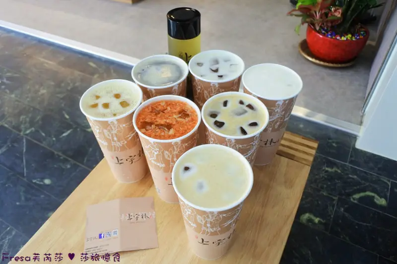 台南飲料【上宇林 （永康東橋店）】Q嚼手工粉角與嫩香布丁口感大升級.招牌紅龍鮮奶茶特殊茶韻層次香│葡萄柚綠│奇美醫院│永康飲料│永康區美食 - Fresa芙芮莎♥莎旅憶食