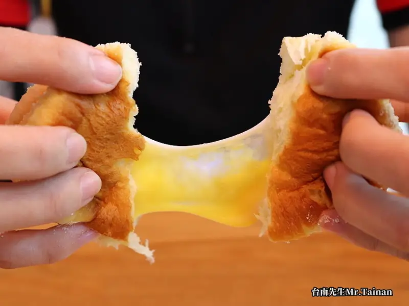 台南麵包店／下午才營業只賣4小時／限量供應沒預訂很難買得到／當天現烤不賣隔夜貨／每天菜單不一樣／嚴選食材無化學添加物／在地人私藏口袋名單