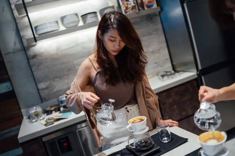 台北手沖咖啡課程｜DOTEL COFFICE：日式建築改建，不限時咖啡廳亦是共享空間、場地租借活動包場@西門下午茶.西門咖啡廳.手作體驗 - 歐奇羅賓的攝影漫步