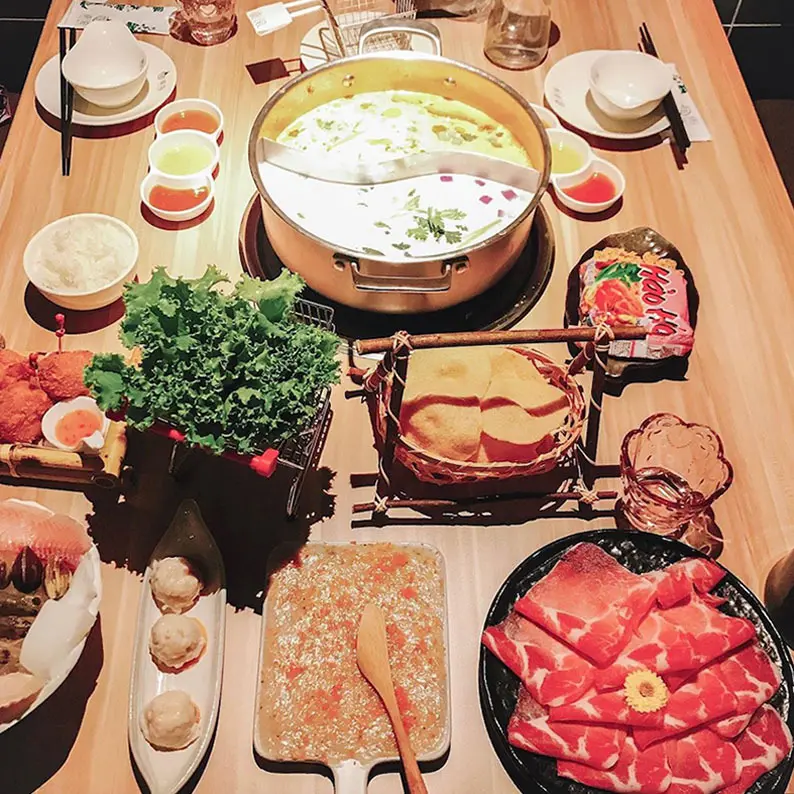 【泰式火鍋⎪台北松江】泰滾 Rolling Thai 泰式火鍋：一邊品嚐泰式料理，一邊陷入置身在曼谷街頭的錯覺。